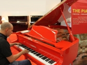 Piano Colin Rojo o Azul, Marca Propia 145cm.